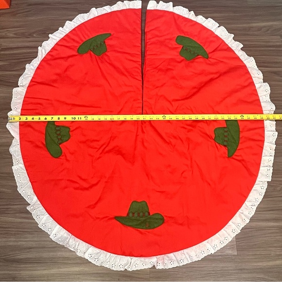 Handmade Red And Green Cowboy Hat Christmas Tree Skirt Ruffle Edge - Picture 11 of 16